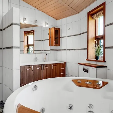 Amundi - 3-8km From The Sea By Interhome