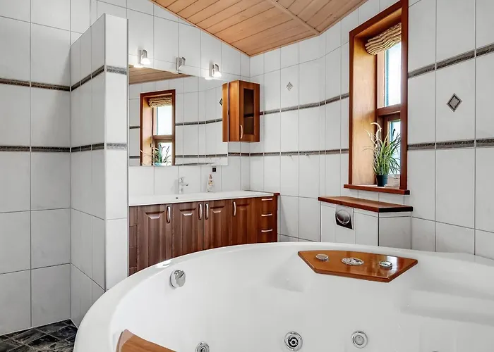 Amundi - 3-8km From The Sea By Interhome